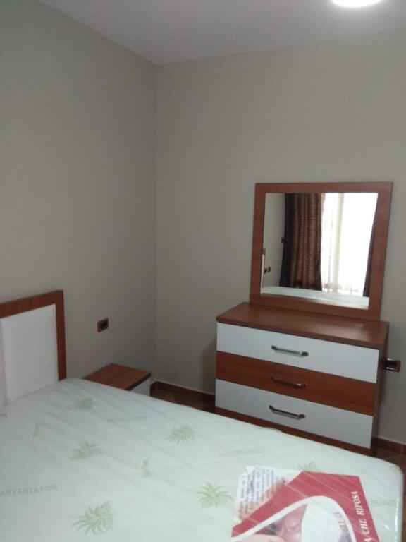 🏠 Apartament 1+1 me qira 📍 Durrës, Plazh — pranë Rrotës së Kuqe