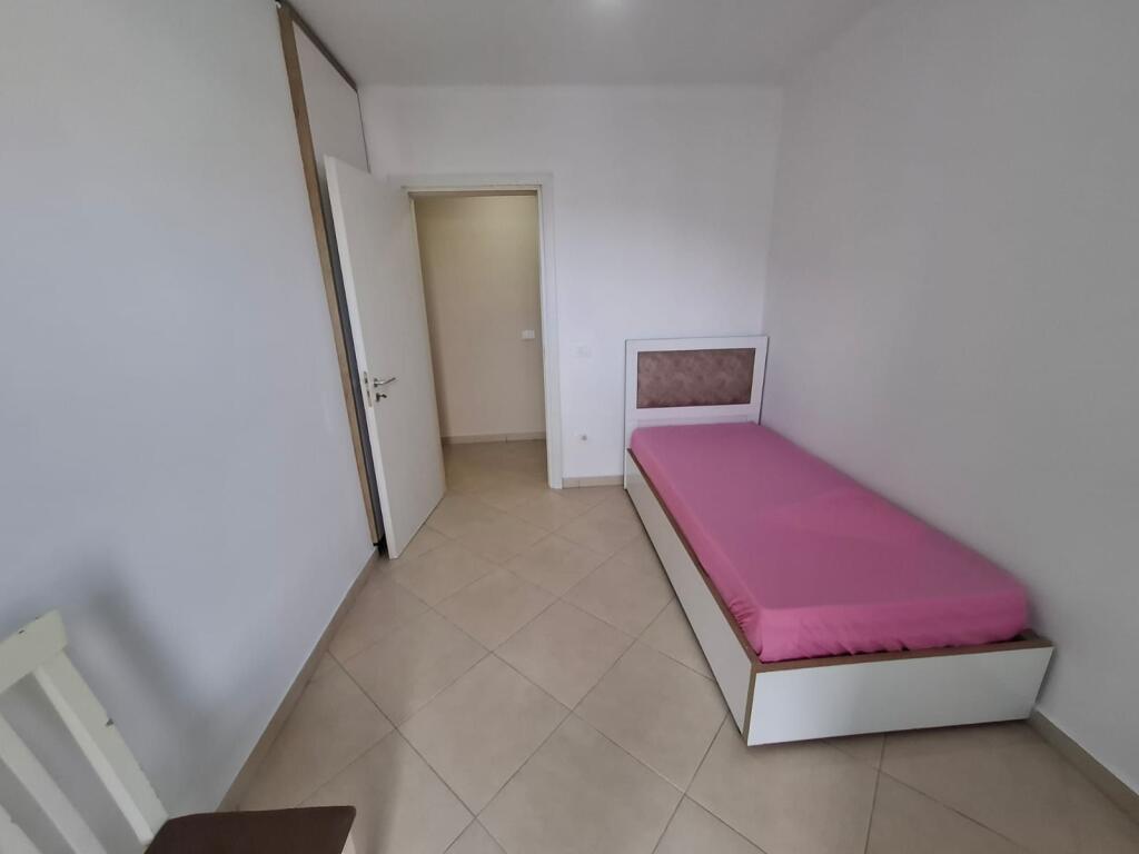 Jepet apartament me qera 2+1+2