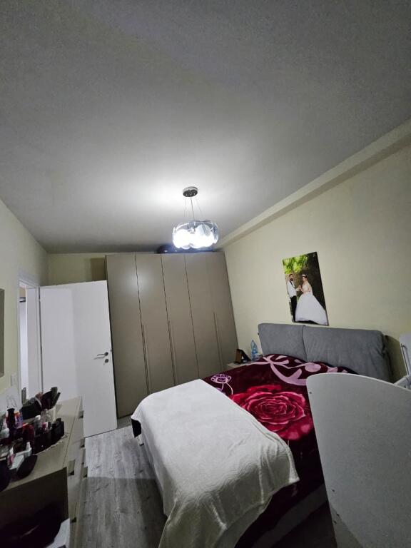 🏢Perballe Spitalit Amerikan 3,Rruga Bedri Karapici jepet me qera apartament 1+1,i mobiluar 45,000Leke