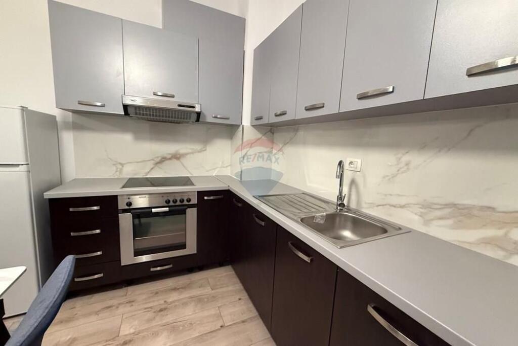 Apartsment me qera 1+1 te Rruga 3 Deshmoret