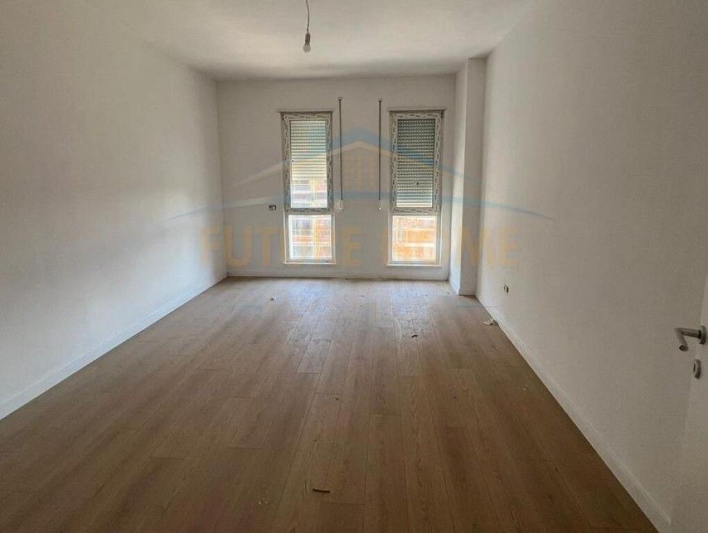 Shitet, Apartament 2+1+2, Univers City