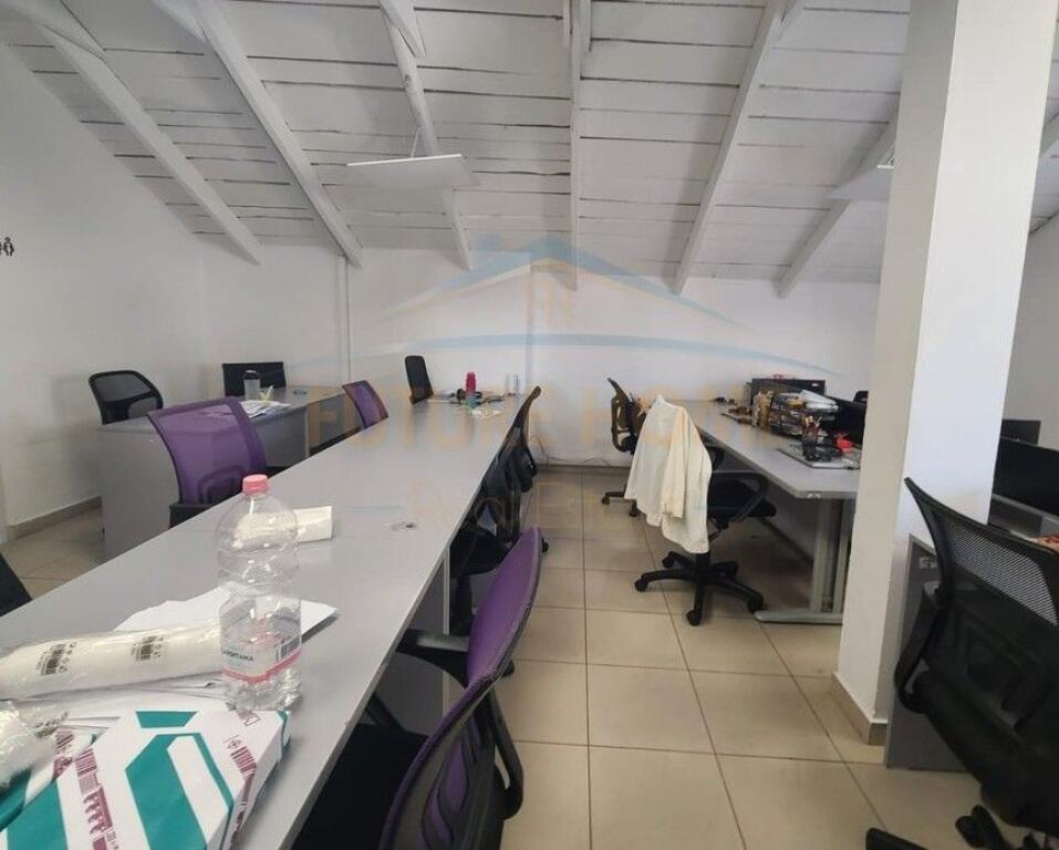 Qira, Ambient 2+1+2 , Duplex, Shallvaret,Tirane