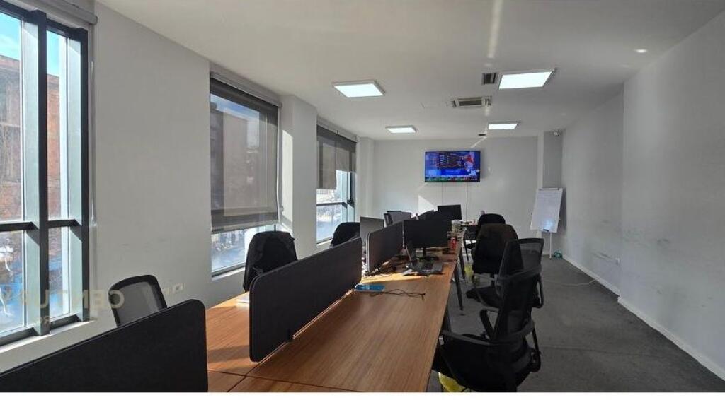 AMBIENT BIZNESI NE RR. HOXHA TAHSIM