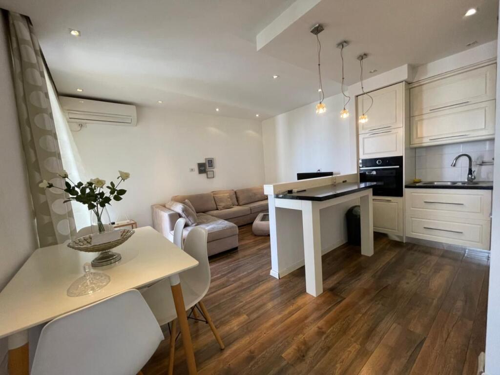 Apartament 2+1 per qera