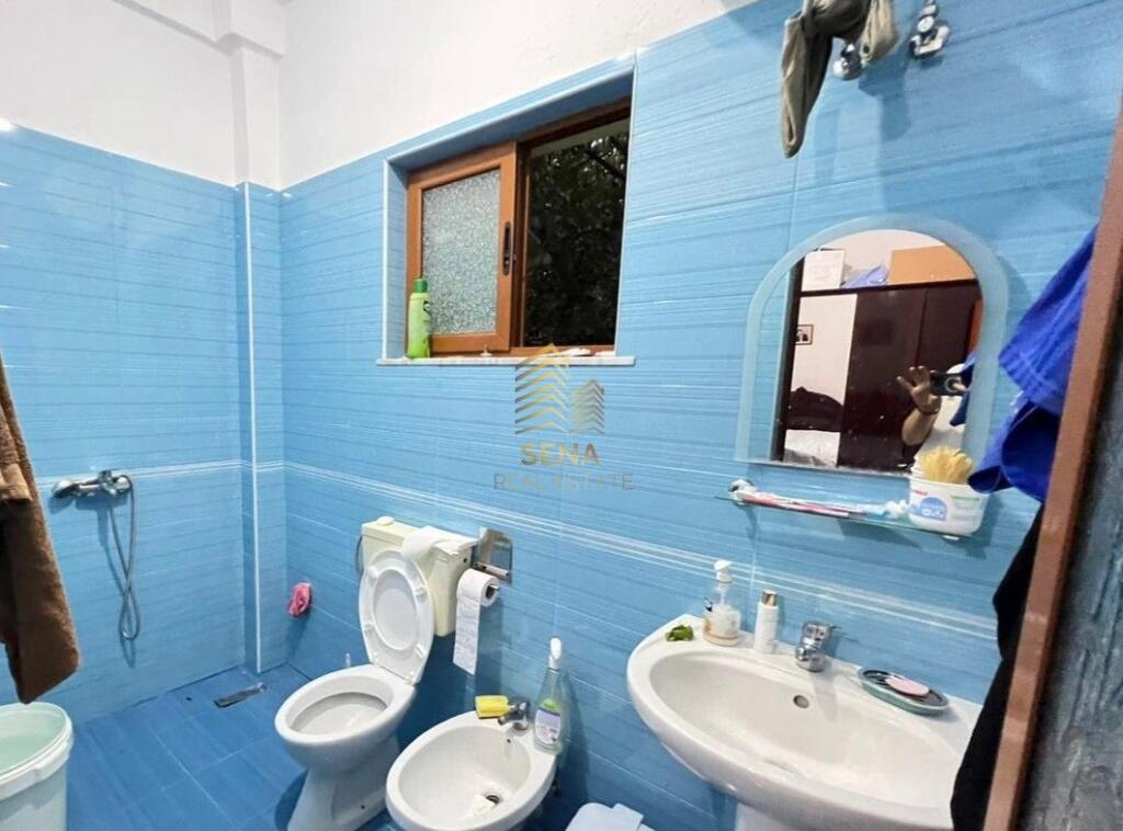 Shitet, Vile 2 kateshe, Ali Demi, 400,000 Euro