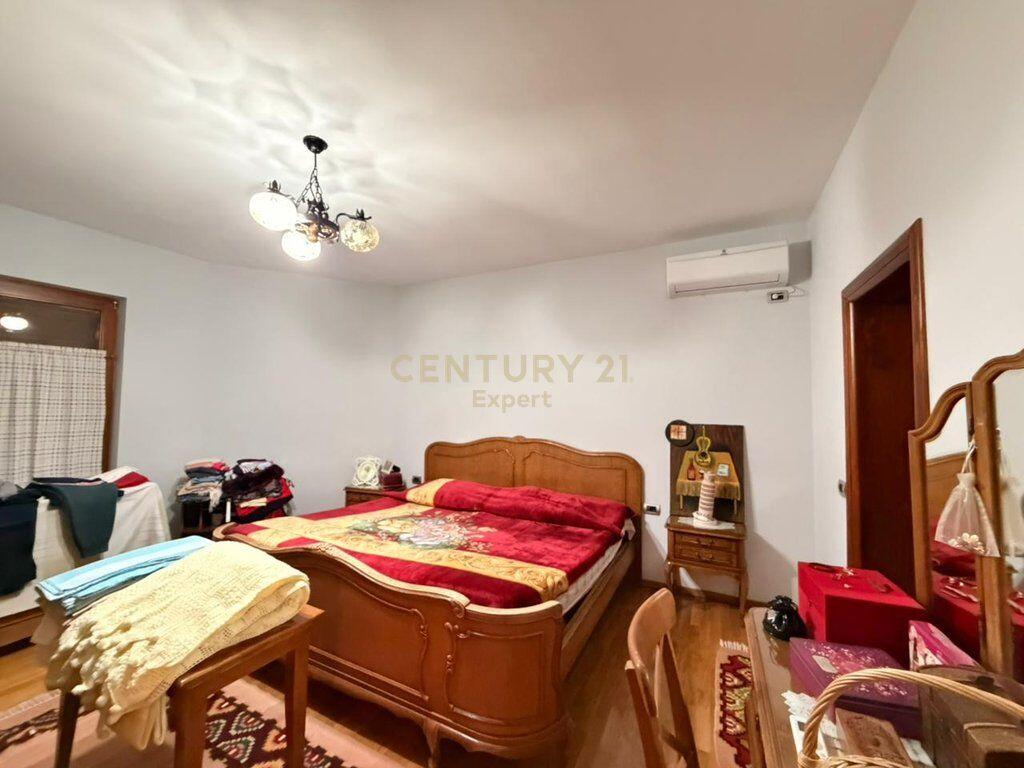 Vile me qira ne zonen e Kopshtit Botanik