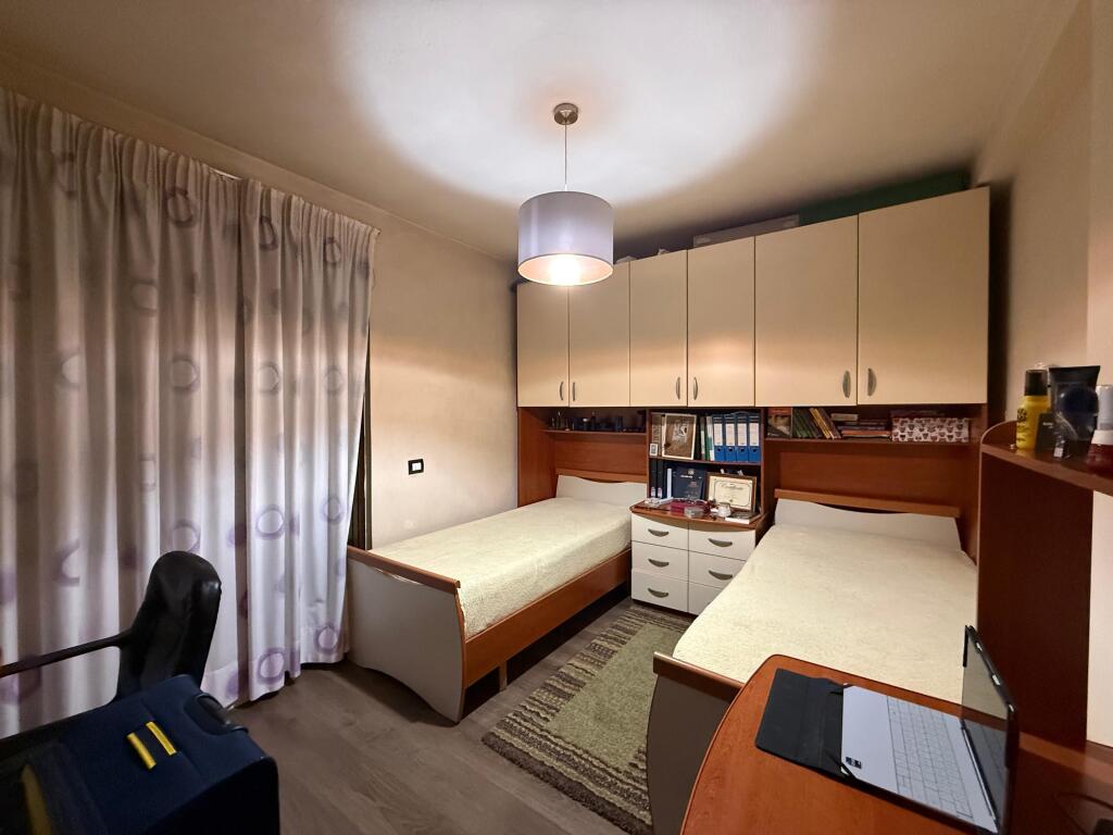 Shitet apartament 2+1 tek Ish Fusha e Aviacionit