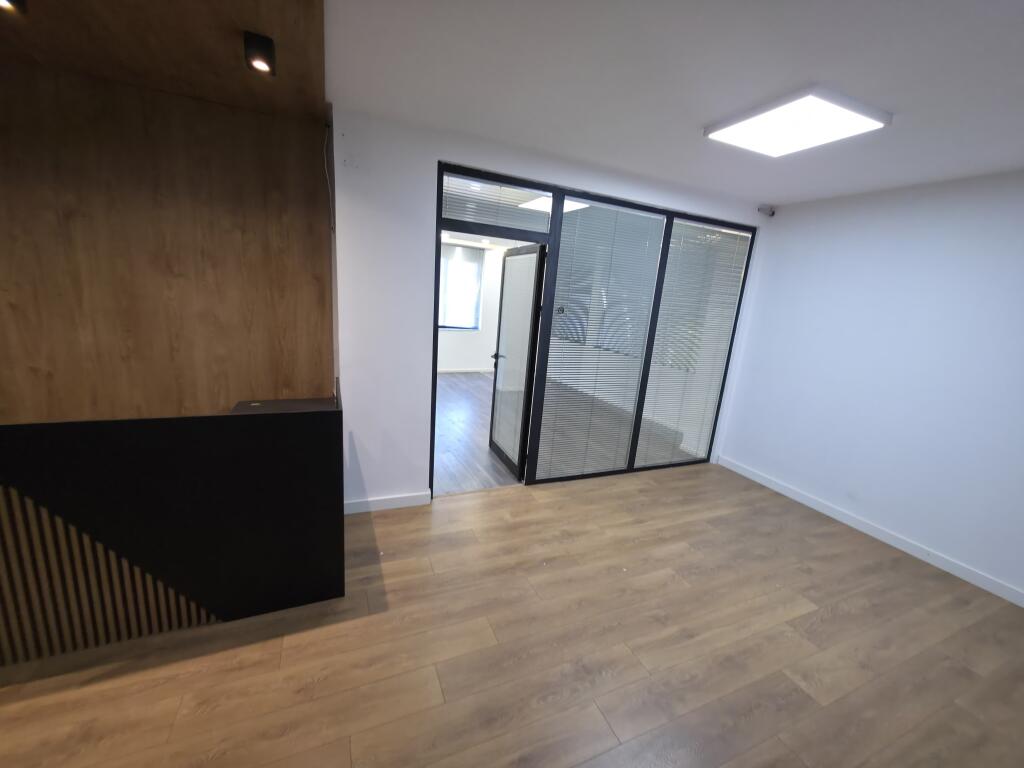 Zyrë me Qira – 370 m² te Usluga