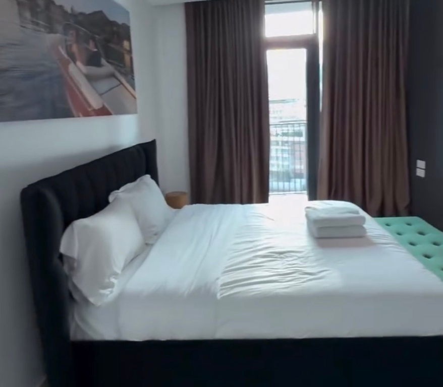 🌟 Shitet 2+1+2 – Rezidenca Premium Lake View pranë Liqenit, Tirane