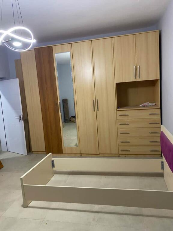📣 QERA Apartament 1+1 me Parking (Pjese Vile) 📍Medreseja 🛣️ Rruga e "Dibres"💶 50.000 Leke/Muaj ✨