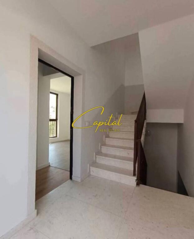 JEPET VILE ME QIRA 360 M2 RRUGA E ELBASANIT 250.000 LEKE