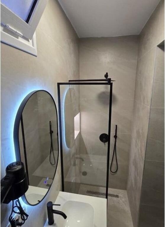 Shiten, 3-Garsoniere, Rruga Mine Peza, Tiranë.