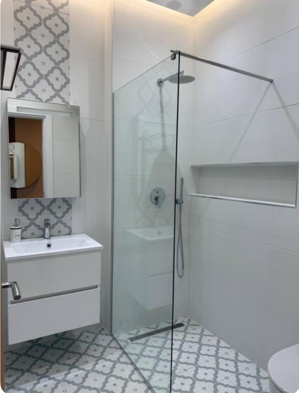 Apartament 1+1, Don Bosko!