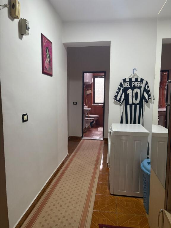 Shitet apartament 2+1 me kuzhinë më vete dhe depo