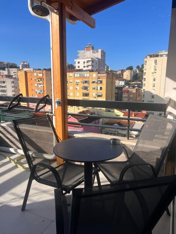 Jepet me qera 1+1 Durres, Prane Postes.