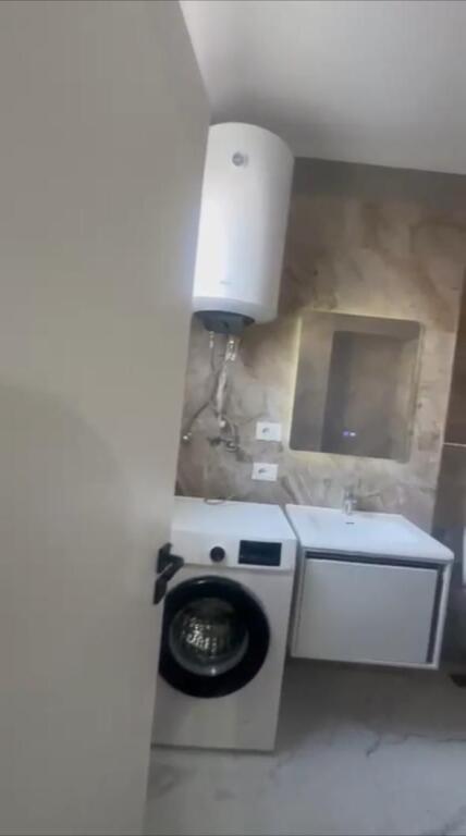 Jepet me qera kati i dyte i nje vile