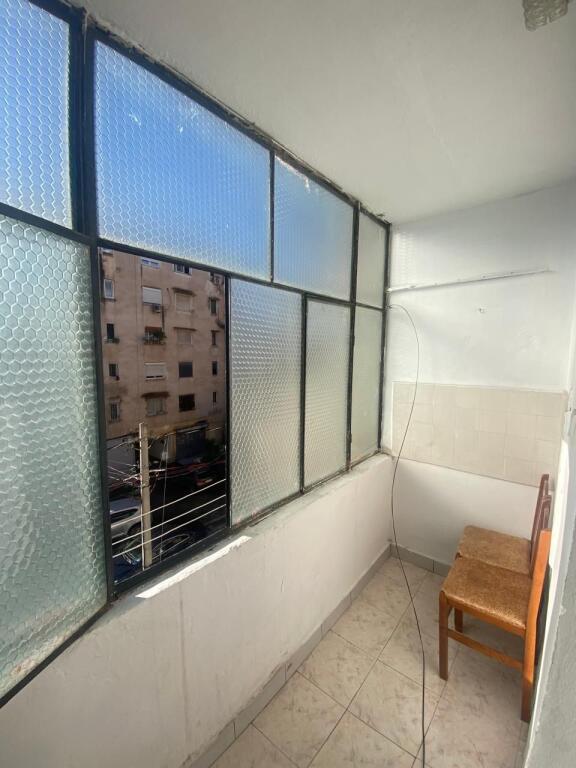 Shkolla e Kuqe, Shesim 1+1