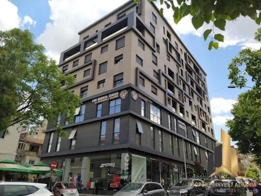 Ambjent Komercial me qira tek Stadiumi Dinamo!