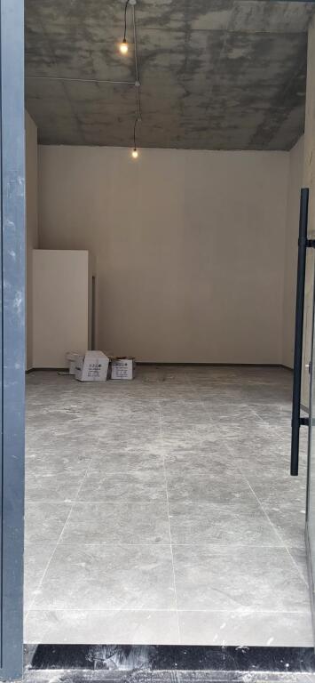 SHOP FOR RENT 70 M2 BARRIKADAVE STREET 2,100 EURO