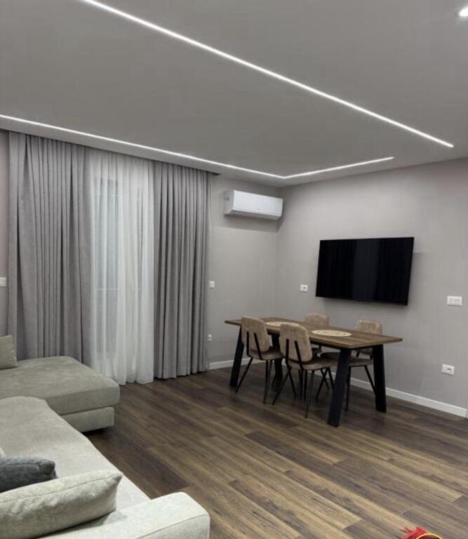 APARTAMENT ME QERA 1+1 STACIONI TRENIT 700 EURO