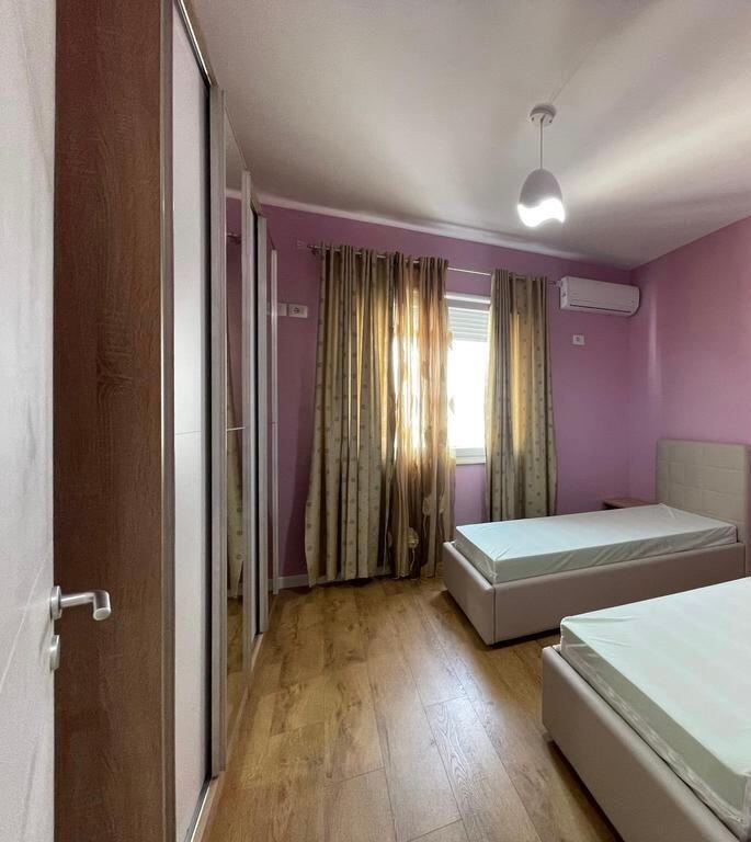 APARTAMENT PËR QIRA 2+1+2+POST PARKIMI TE KOPSHTI BOTANIK!