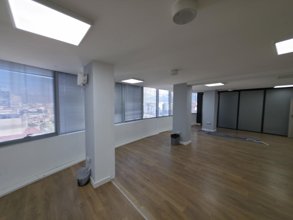 Zyrë me Qira – 370 m² te Usluga