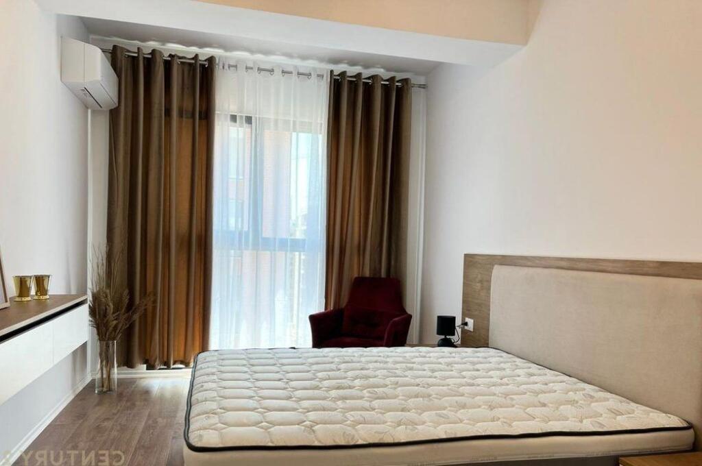 Apartament me qera 1+1+post parkimi tek Bulevardi i Ri