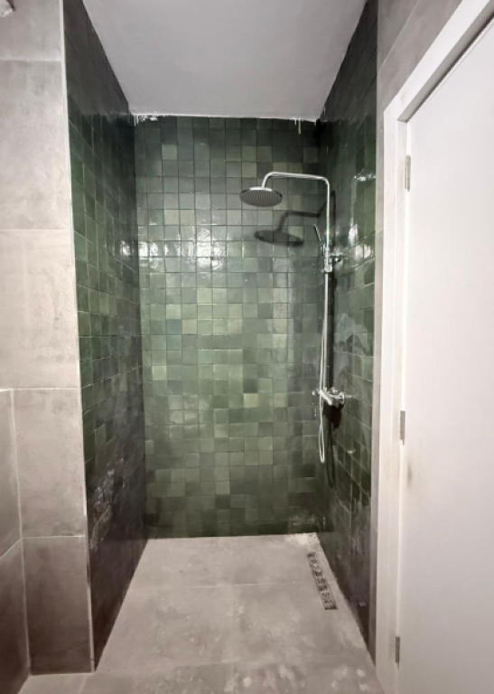 ▫️ SHITET APARTAMENT 1+1 – UNIVERS CITY  ▫️ Apartament i pozicionuar në Univers City, kompleks modern dhe shumë i kërkuar për banim dhe investim.  ▫️ Kati: 3 ▫️ Sipërfaqe: 59.77 m²  ▫️ Detaje shtesë: ▫️ Investim ekstra i kryer nga pronari ▫️ Planimetri funksionale ▫️ Ndriçim natyral dhe ambiente komode  ▫️ Çmimi: 7,600,000 Lekë ▫️ Çmimi me post parkimi: 8,500,000 Lekë  ▫️ Ideale për banim ose investim me kthim të sigurt.  ▫️ Për më shumë informacion ose për një vizitë në pronë: 📲 WhatsApp & Celular