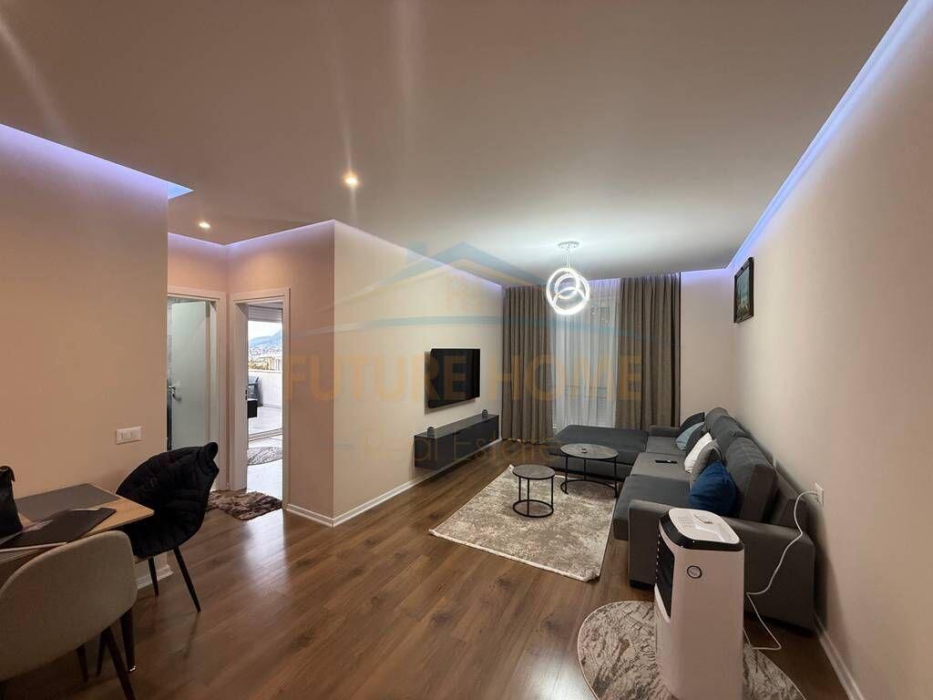 APARTAMENT 2+1+VERANDE  ME QERA RRUGA E DIBRES