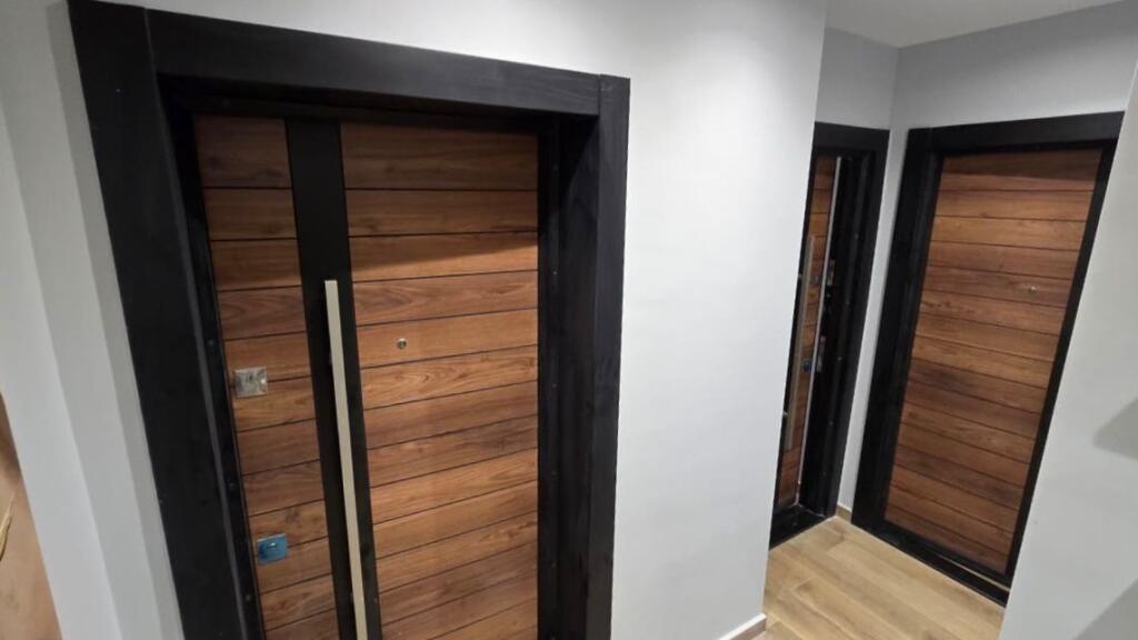 Mundësi e Rrallë  (3 garsoniere )📍Qendër/ Mine peza/ Përballë Golden Tower  ( Shitje aktualisht me qira 1400 eu neto) 100% të reja🔥🔥 255.000 eu( të treja)