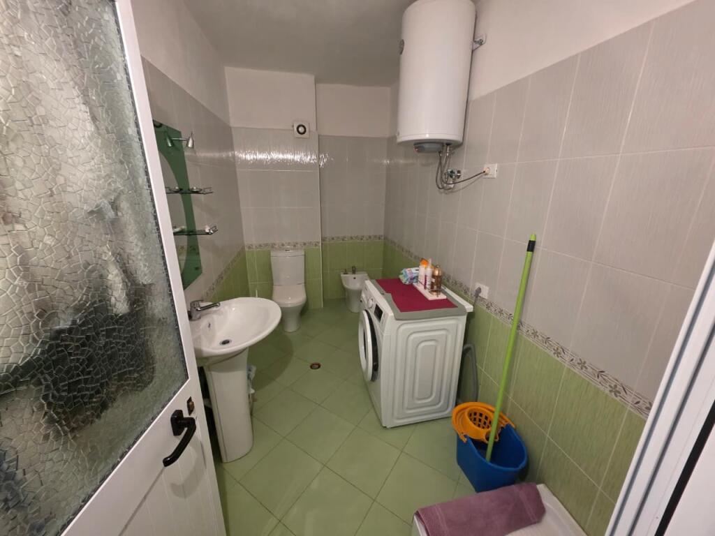 Shitet apartament 2+1 ne plazh