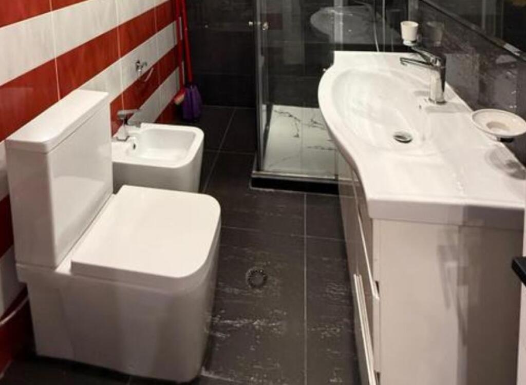 🌟 Jepet me Qira – Hapësirë 2+1+2 në Vend Premium pranë Ambasadës Amerikane