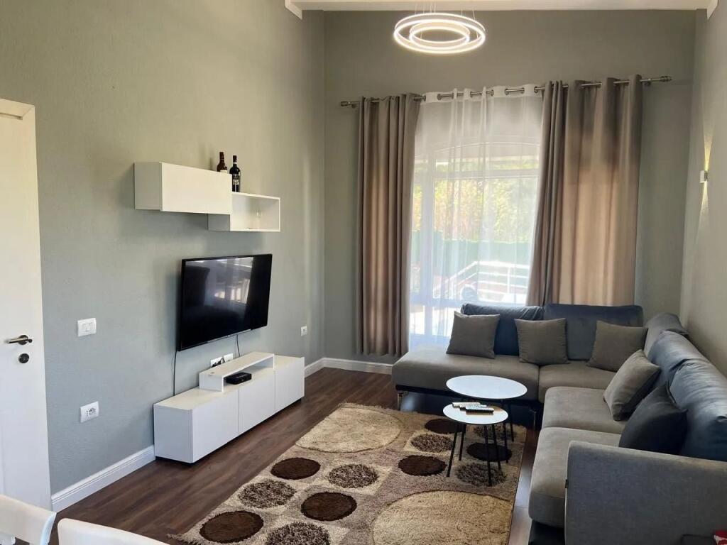 🏡 VILË 3-KATËSHE ME QIRA – LUNDËR, pranë TEG​