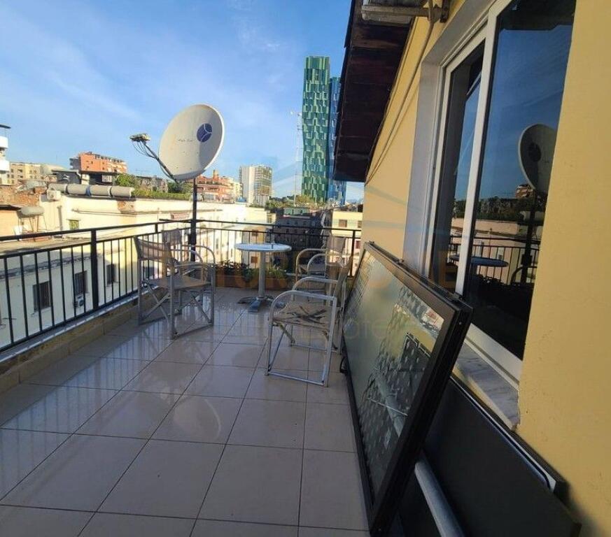 Qira, Ambient 2+1+2 , Duplex, Shallvaret,Tirane