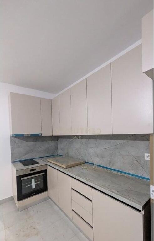 Jepet Me Qera 2+1+2 tek 5 Maji