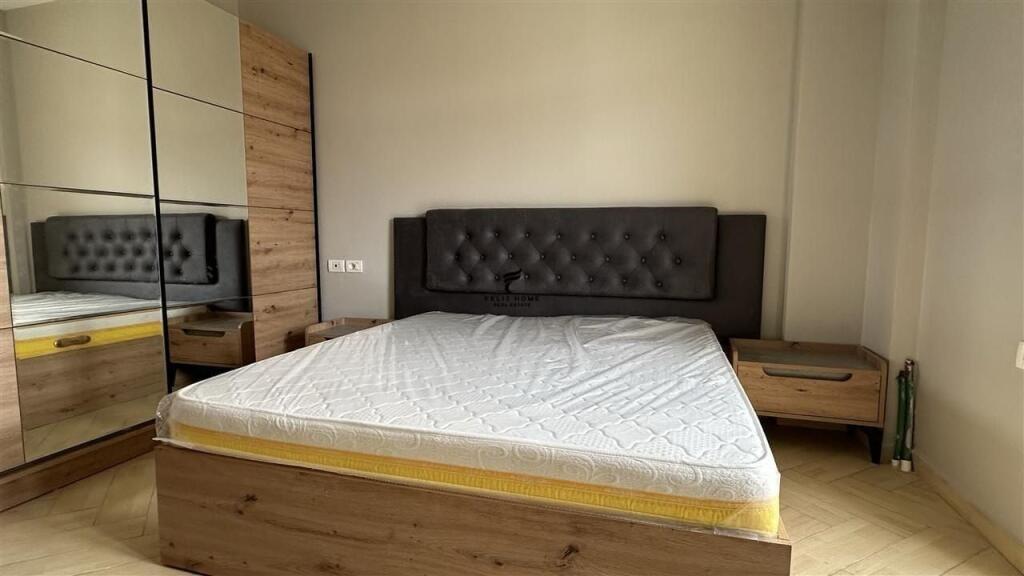 APARTAMENT ME QERA 1+1 RRUGA E DIBRES 45.000 LEKE