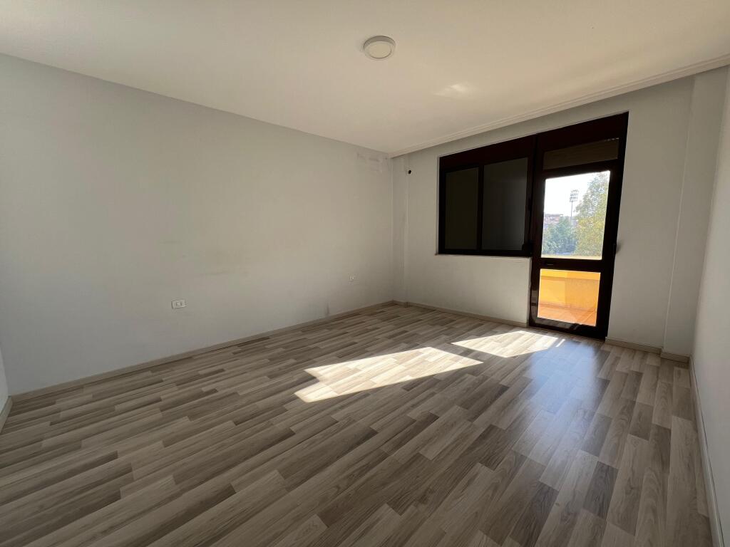 Zyre,Stadiumi Dinamo!