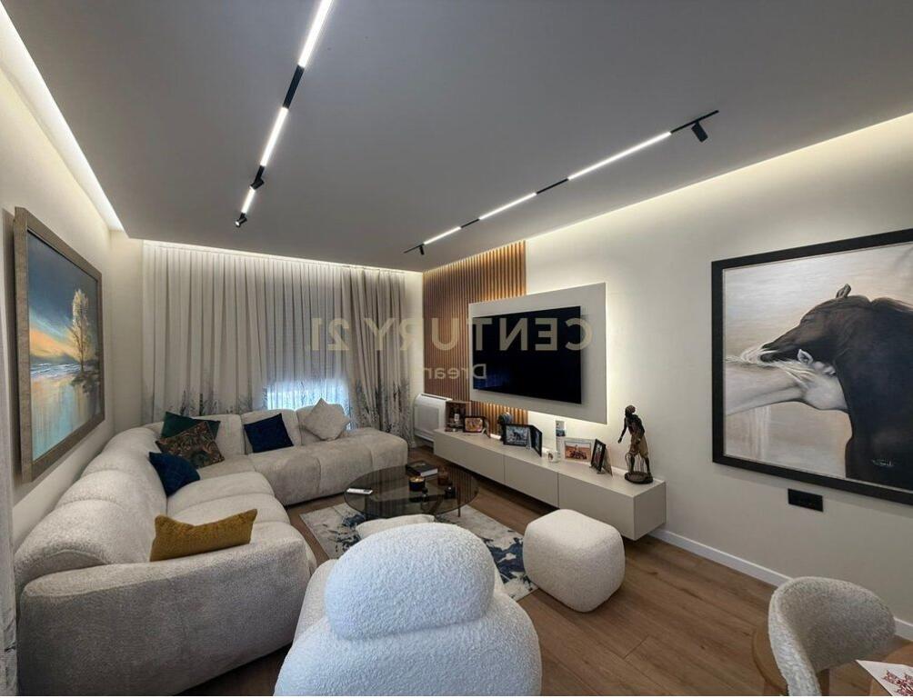 Shitet Apartament 2+1 ne Xhamllik 260,000 €