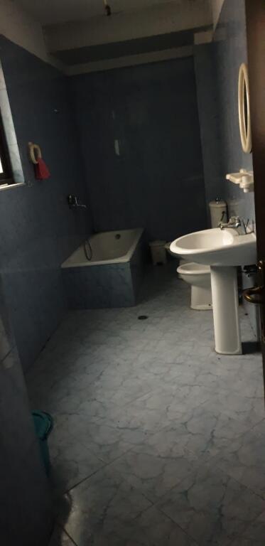 OFFICE FOR RENT 75 M2 BLLOK 85,000 LEKE