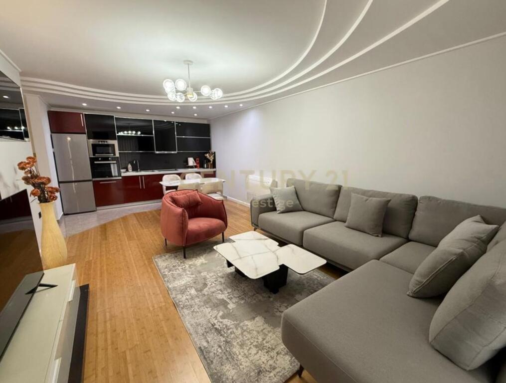 🌟 Jepet me Qira – Hapësirë 2+1+2 në Vend Premium pranë Ambasadës Amerikane