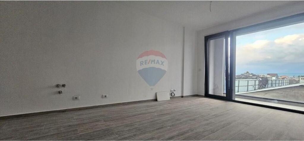 Shitet Apartament 1+1+Post Parkimi Akses Tirana !
