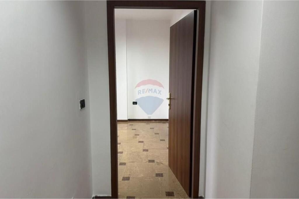 AMBIENT ZYRE PER QIRA NE BLLOK