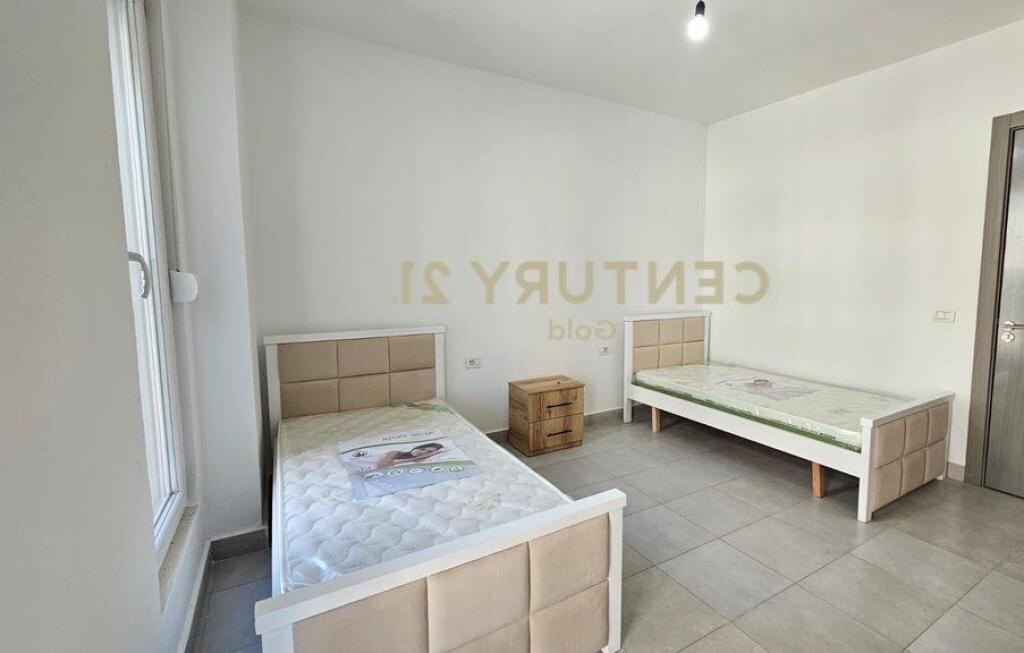 Jepet Me Qera 2+1+2 tek 5 Maji