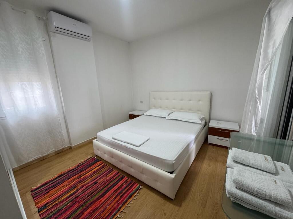 Jepet apartament me qera 1+1