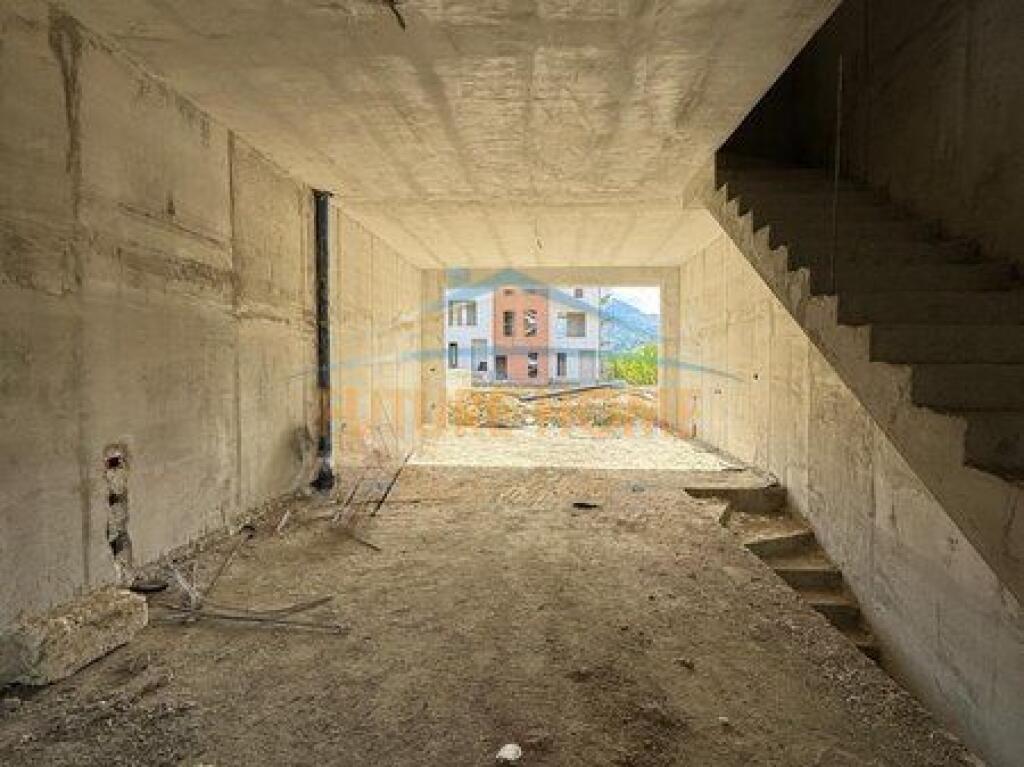 Shitet, Viletë, Piccadilly Residence, Tiranë