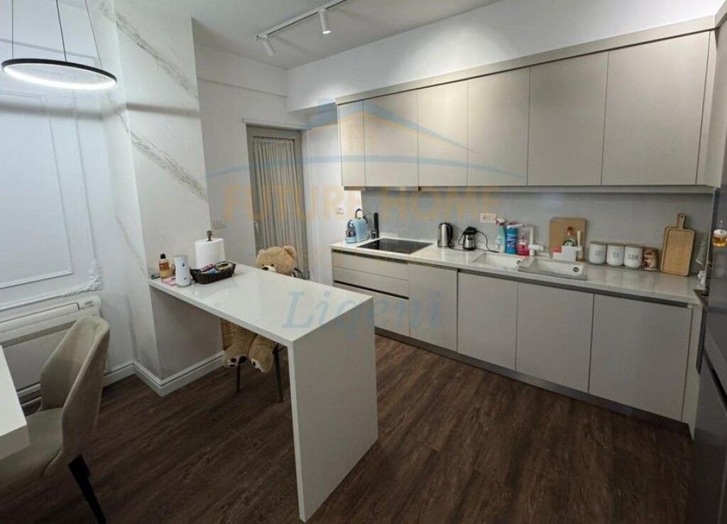 Affitto, Appartamento 3+1+ Posto Auto, Zogu i Zi, Tirana.