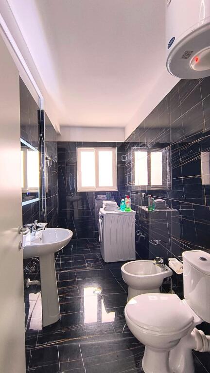 Apartament modern buzë detit pranë Vlorës
