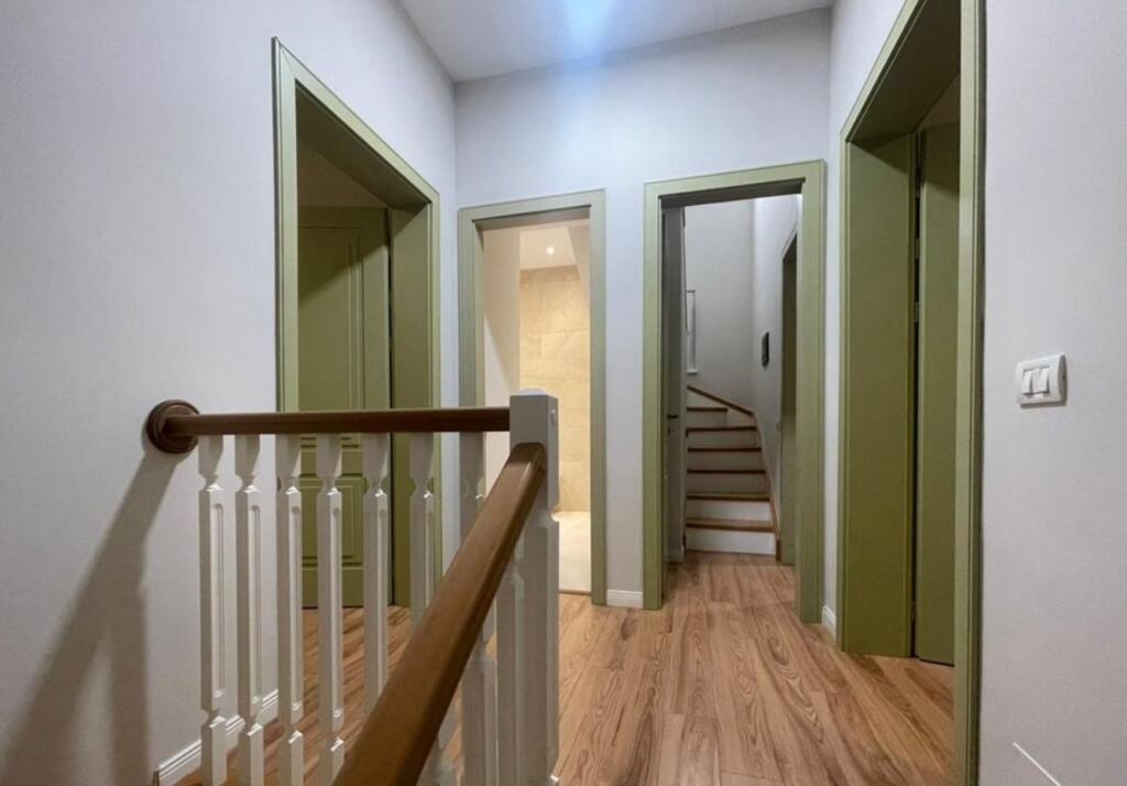 🌟 Jepet me Qira – Vilë e Mobiluar me Oborr në Prush, Tirane