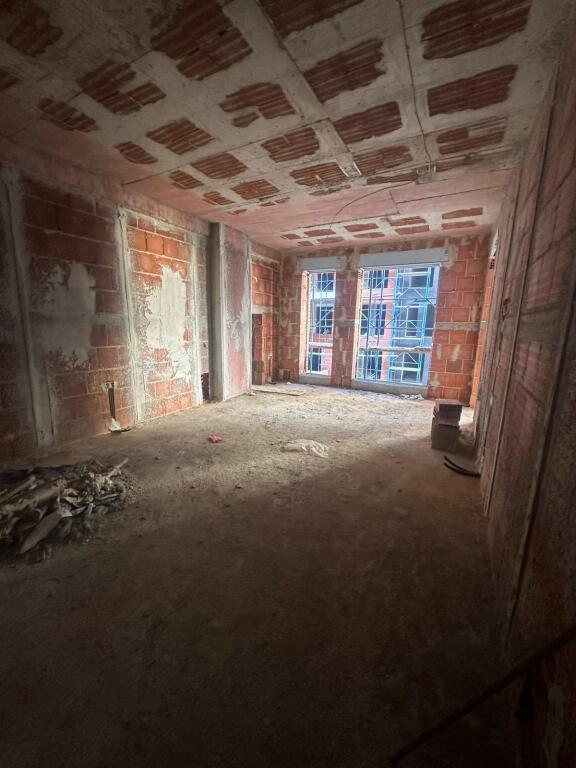 Shitet apartament 2+1