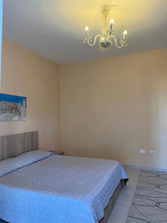 Jepet me qira apartament 2+1 me kuzhine ne vete, Zona Ali Demi